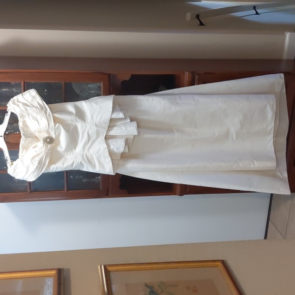 Silk Wedding Gown Alfred Angelo Peplum Sweetheart Neckline Detachable Train - Picture 6 of 17